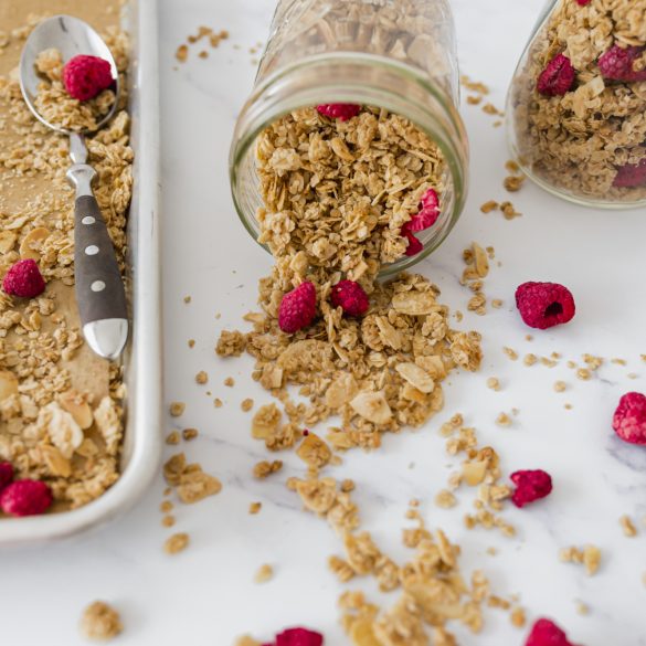 healthy-raspberry-almond-granola